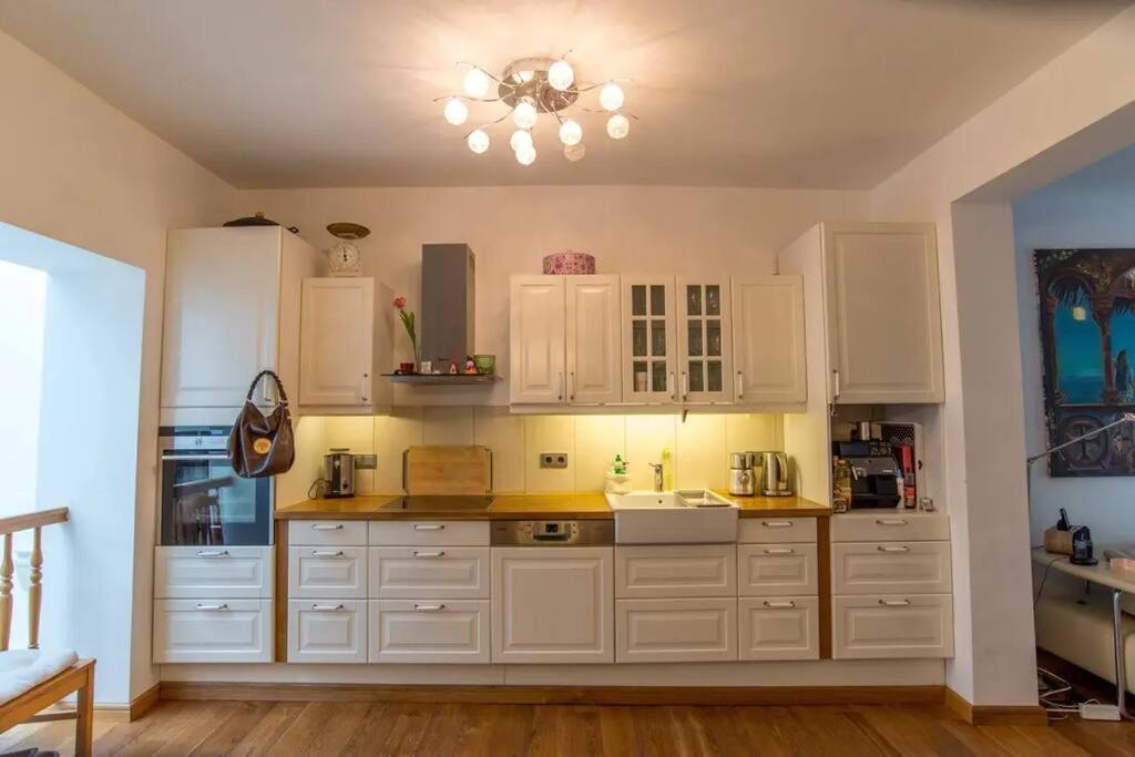 Apartment Pwc, L'oreal, Deloitte, Messe In Der Naehe, Elade *